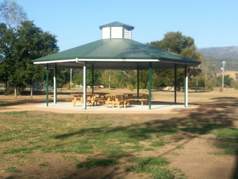 curved shelter